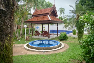 Shimmer Three-Bedroom Villa with large garden and two swimming pools – Foto 2