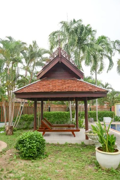 Shimmer Three-Bedroom Villa with large garden and two swimming pools – Foto 5