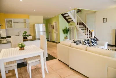 Shimmer Three-Bedroom Villa with large garden and two swimming pools – Foto 13